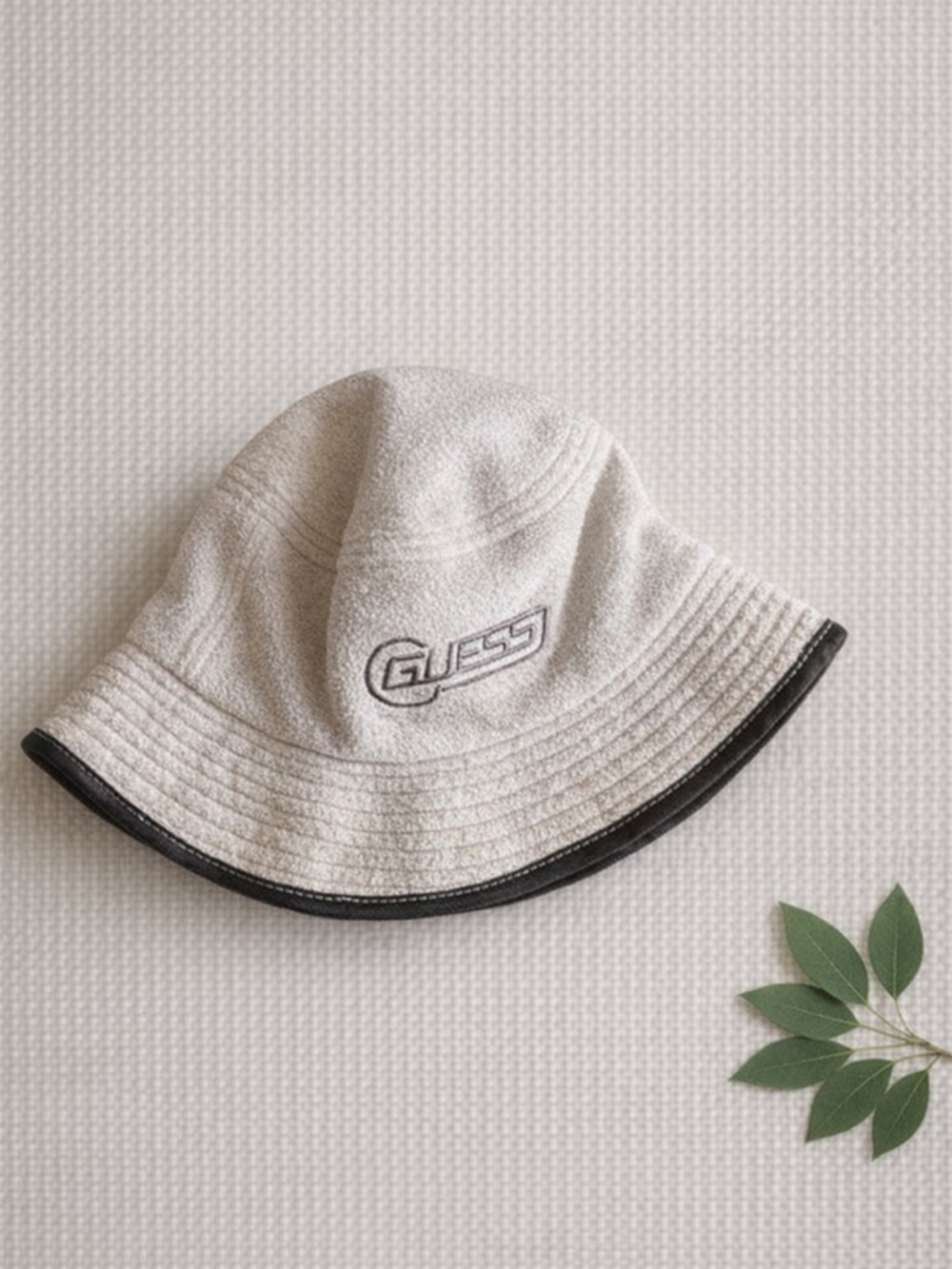 GUESS American Tradition Bucket Hat – White/Black Logo Style